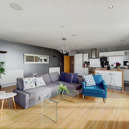 Deluxe Three Bedroom Apartment By London Excel Stays Exteriör bild