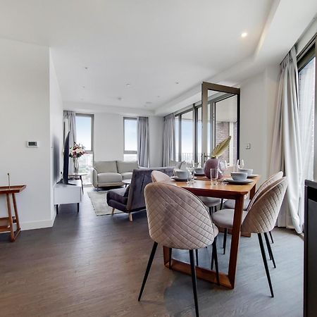 Deluxe Three Bedroom Apartment By London Excel Stays Exteriör bild