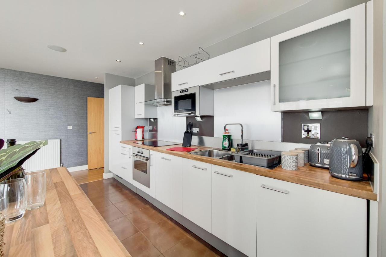 Deluxe Three Bedroom Apartment By London Excel Stays Exteriör bild