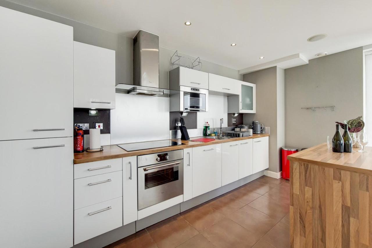 Deluxe Three Bedroom Apartment By London Excel Stays Exteriör bild